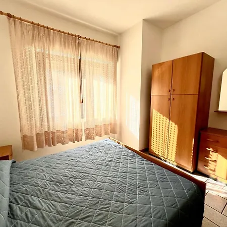 Apartment Adorable Flat With Balcony