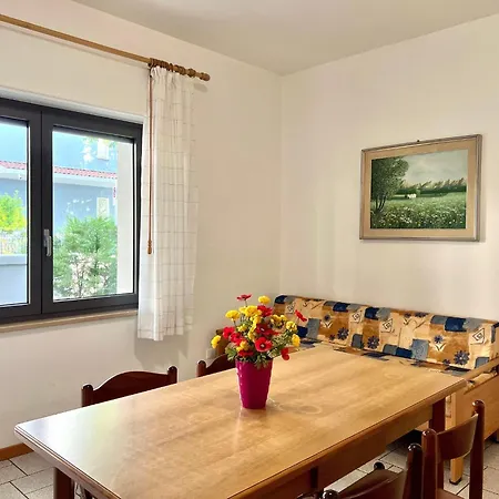 Adorable Flat With Balcony Lejlighed